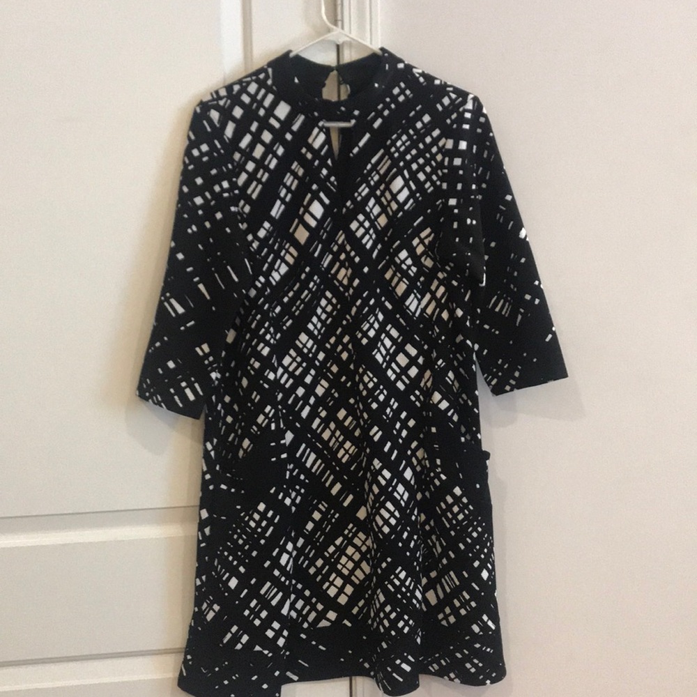 Black and White Knee Length Dress with Pockets!